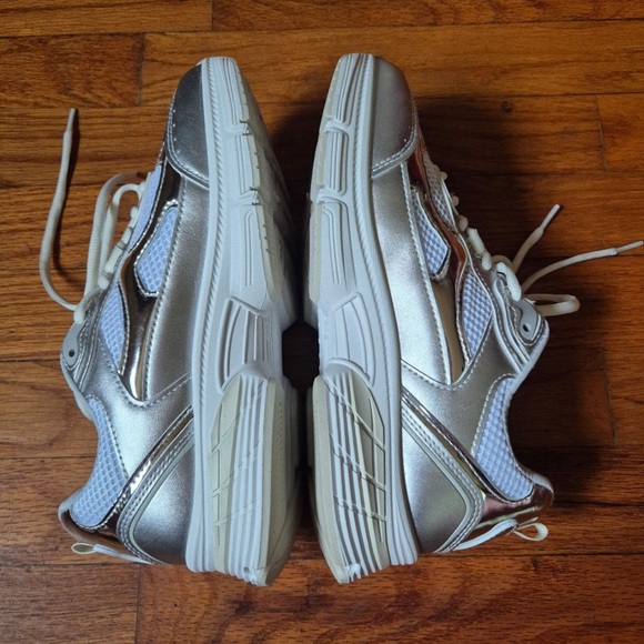 Madden Girl Women's White and Silver Sneakers, size 8.5 - Picture 7 of 7